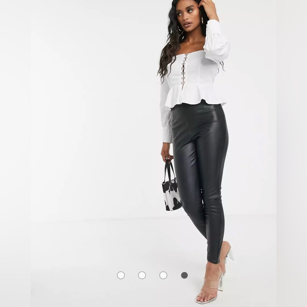 Missguided poplin hook and eye square neck top. White size US6 NWT